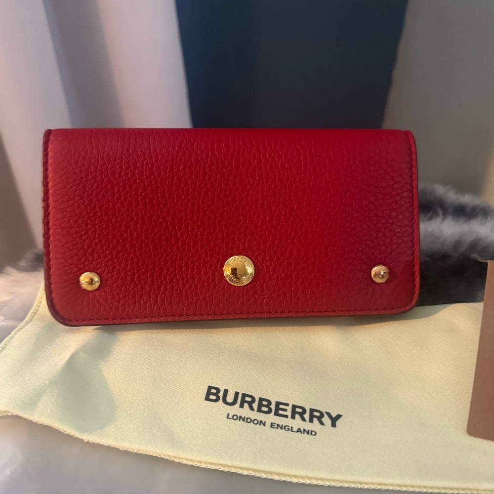 BURBERRY RED LEATHER WALLET 😊😊